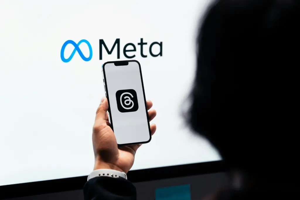 Meta Ads na smartfonie jako kanał pozyskiwania leadów i analizy jakości kontaktów